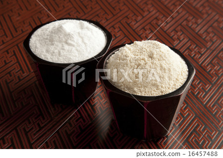 Salt and sugar 16457488