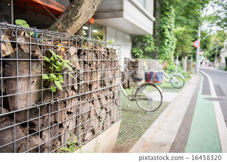 Wall of a basket 16458320
