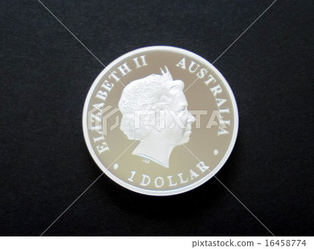 Queen Elizabeth's silver coin 16458774