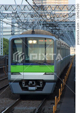 [S] Toei Subway Shinjuku Line 10-300R type (each stop: 8-car train) 16462500