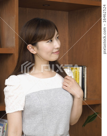 young woman      16462524