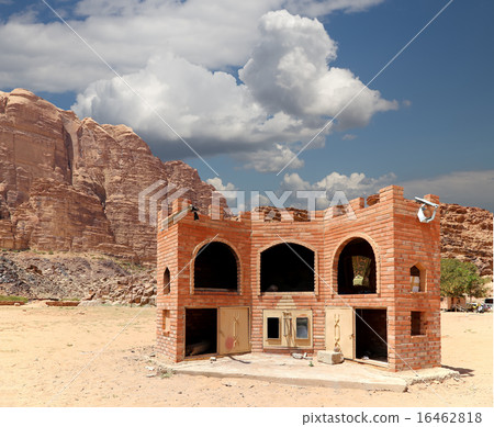 Mountains of Wadi Rum Deser-southern Jordan 16462818