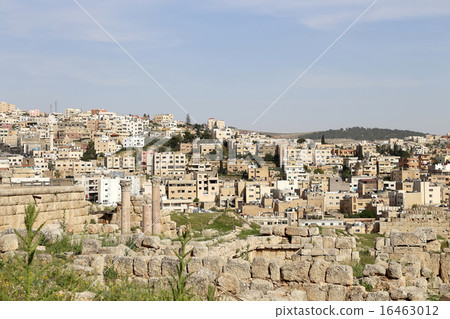 The Roman city of Gerasa and the modern Jerash 16463012
