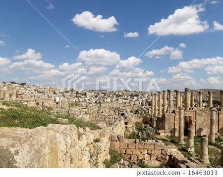 The Roman city of Gerasa and the modern Jerash The Roman city of Gerasa and the modern Jerash 16463013