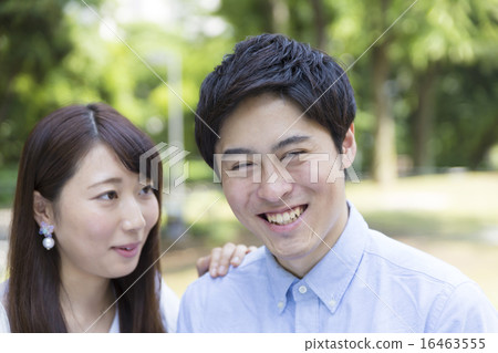 情侶公園肖像照相機抬頭笑年輕我很尷尬 16463555