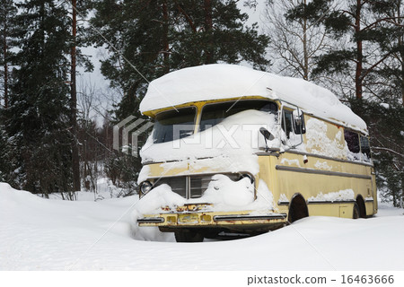 old vinage bus covered with winter snow 16463666