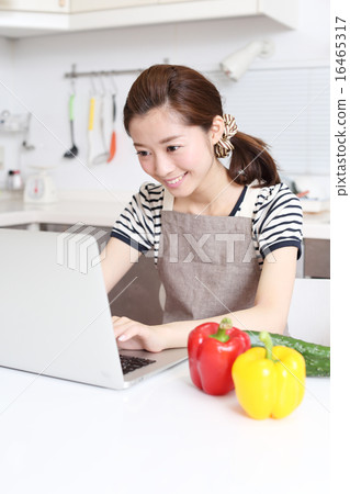 A housewife looking for recipes online 16465317