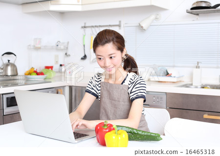 A housewife looking for recipes online 16465318