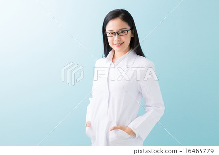 A lady in white 16465779