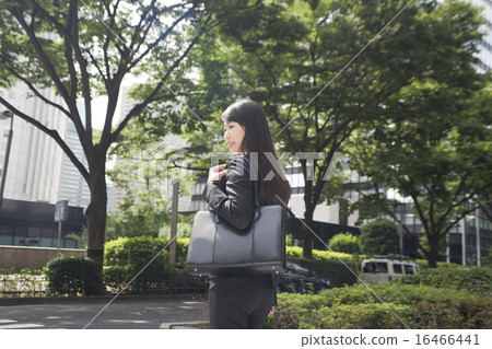 穿西裝的女人 16466441