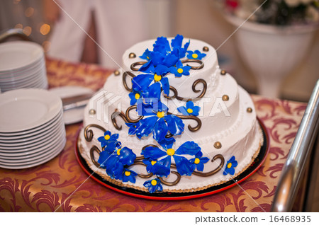 Festive pie with dark blue flowers 1590. Festive pie with dark blue flowers 1590. 16468935