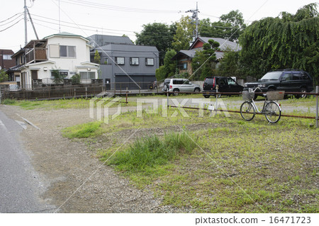 Clear land effectively used for parking lot 16471723