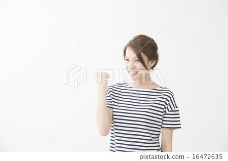 Women who make gestures (Guts pose) 16472635