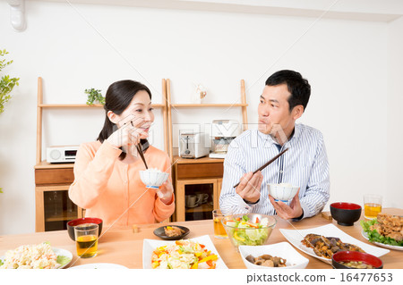 Middle couple (meal) Middle couple (meal) 16477653