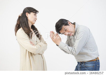 A couple fight 16480257