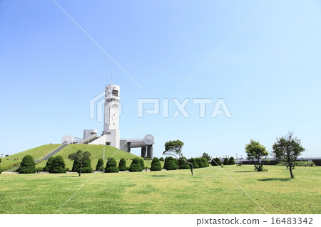 Yokohama Symbol Tower blue sky 16483342