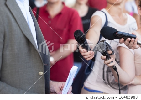 Media interview. Broadcast journalism. 16483988