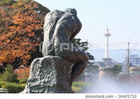 Thinkers and Kyoto Tower 16485710
