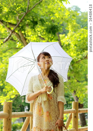 A woman looking up at the sky 16486418