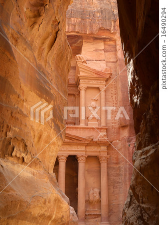 Al Khazneh or The Treasury at Petra, Jordan 16490294