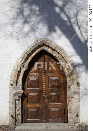 wooden ancient door 16490563