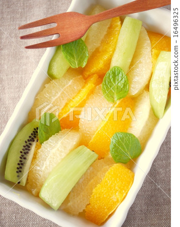 柑橘薄荷醃料（垂直位置高角度） 16496325