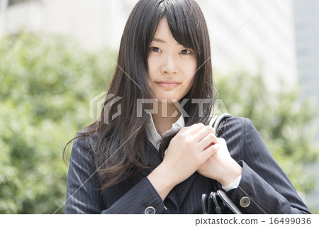 穿西裝的女人 16499036