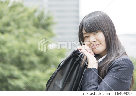 穿西裝的女人 16499092