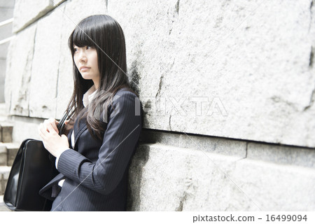 穿西裝的女人 16499094
