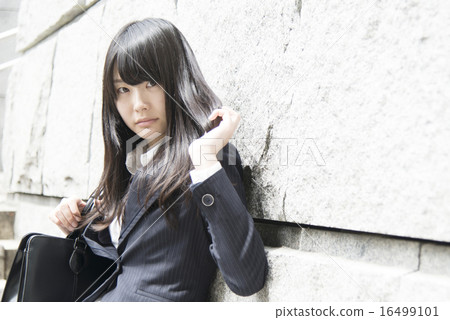 穿西裝的女人 16499101