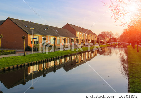 Picturesque houses on the canal in Meerkerk Picturesque houses on the canal in Meerkerk 16501872