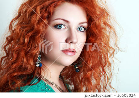 young woman 16505024