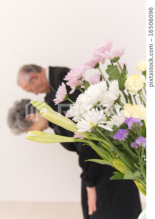 Senior in morning form 16506096