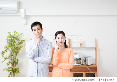 中間的情侶 16515862