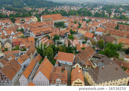 Nördlingen（浪漫之路），擁有橙色屋頂的城市 16516250