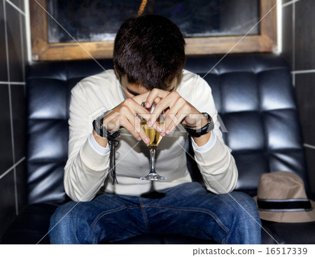 sad man 16517339