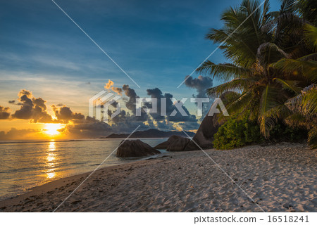 Tropical island beach, Seychelles 16518241