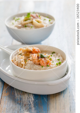 rice porridge with shrimp 16523400