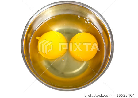 Raw eggs in bowl 16523404