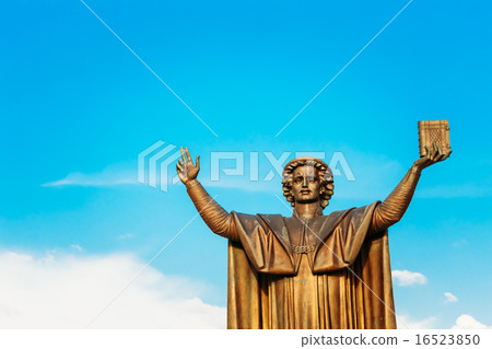 Monument to Francisk Skarina in Minsk Monument to Francisk Skarina in Minsk 16523850