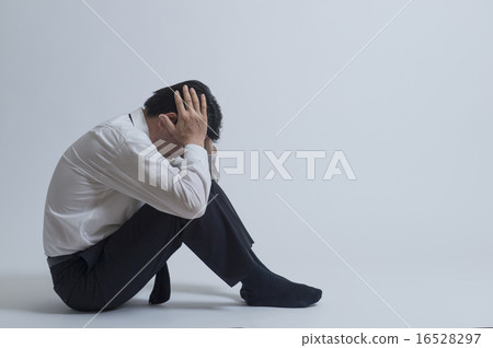 Worried businessman 16528297