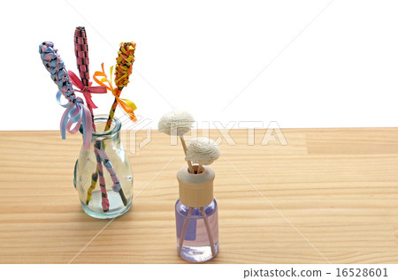 芳香油和薰衣草棒 芳香油和薰衣草棒 16528601