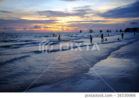 Sunset beach 16530066