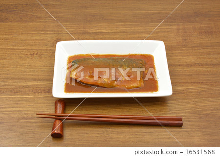 用鯖魚燜鯖魚 用鯖魚燜鯖魚 16531568