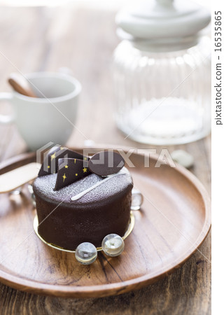 Dark chocolate cake on wooden background Dark chocolate cake on wooden background 16535865