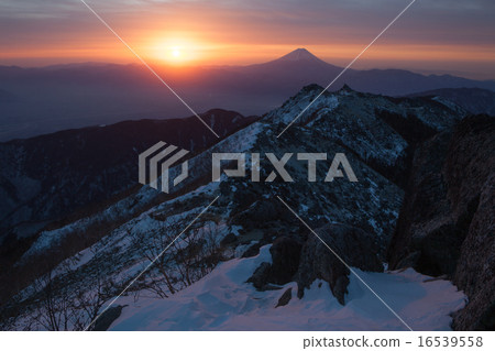 Fuji of New Year's Day from Mt. Kanundake 16539558