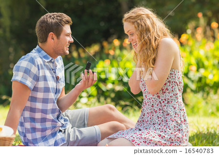 Young man propose to girlfriend Young man propose to girlfriend 16540783
