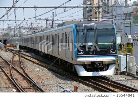 Tokyo subway Tozai line 15000 series Nakano station 16544041