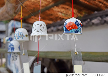 Wind chimes of pottery Wind chimes of pottery 16544365