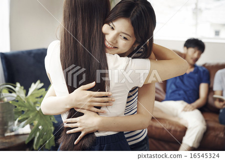 女性朋友擁抱 女性朋友擁抱 16545324